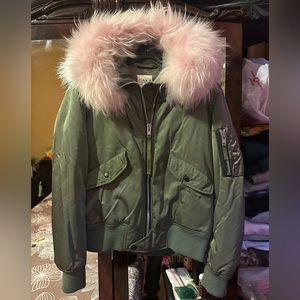 Pre Owned! Women’s Sam Jenny Fur Trim Bomber  Jacket Green/Pink Fur Size Large